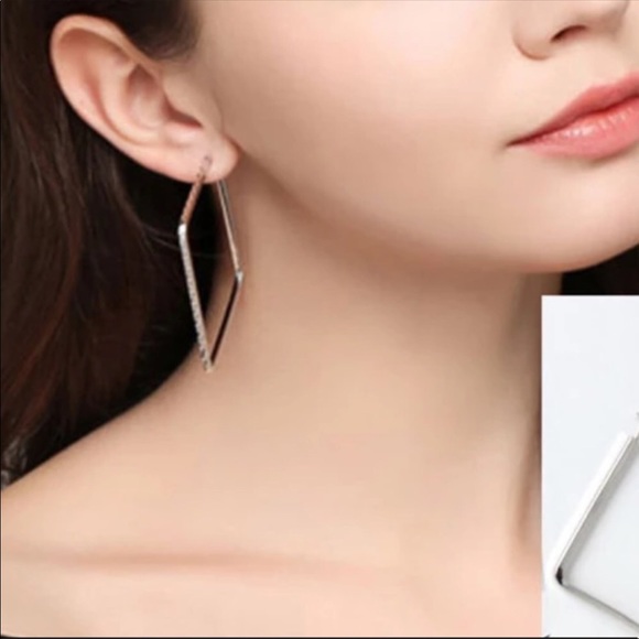 Large Gold Square Earrings (U25) - Picture 2 of 2